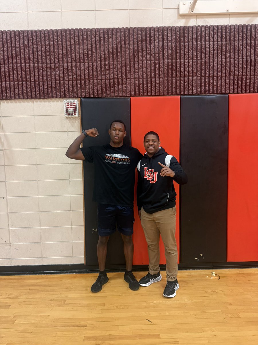 Xjgocrazy's tweet photo. Thank you to Illinois State University for the O special thanks to Coach C for the phone call and come to watch me work! https://t.co/j7vitKfPMx