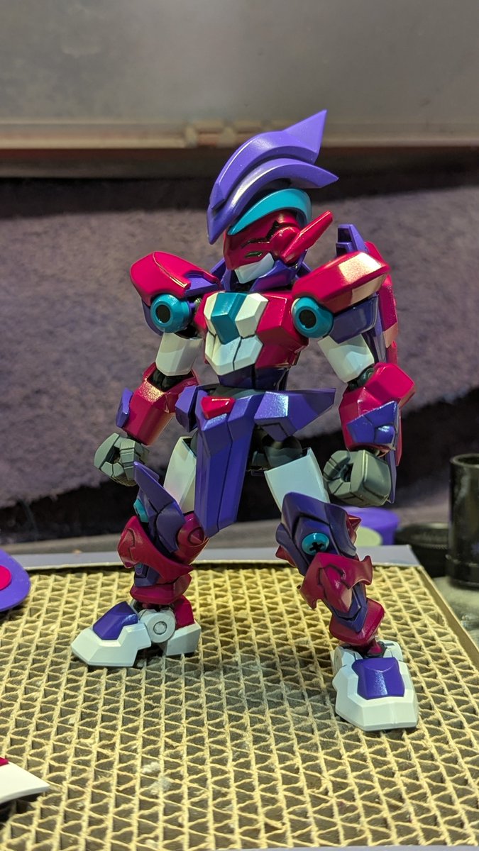 なかなかいい感じじゃあないですか…俺のLBX、毒アキレス（仮）！
後はマントとソードビット終わらせたら完成だ…！