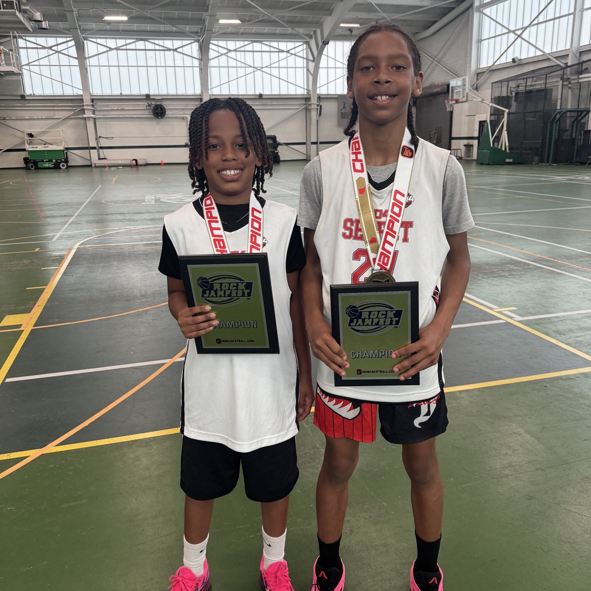 304SelectWV's tweet photo. CHAMPION X 2
9th Grade and 5th Grade went undefeated to win their respective championships‼️

9th 
MVP - @ReedBartlett10 #10
All tournament - @kannon_peasak #3

5th 
MVP - Asher Winfrey #0
All Tournament - Ji’Air Harris #27

Program went 16-6 #304select https://t.co/RVF32aUuHP