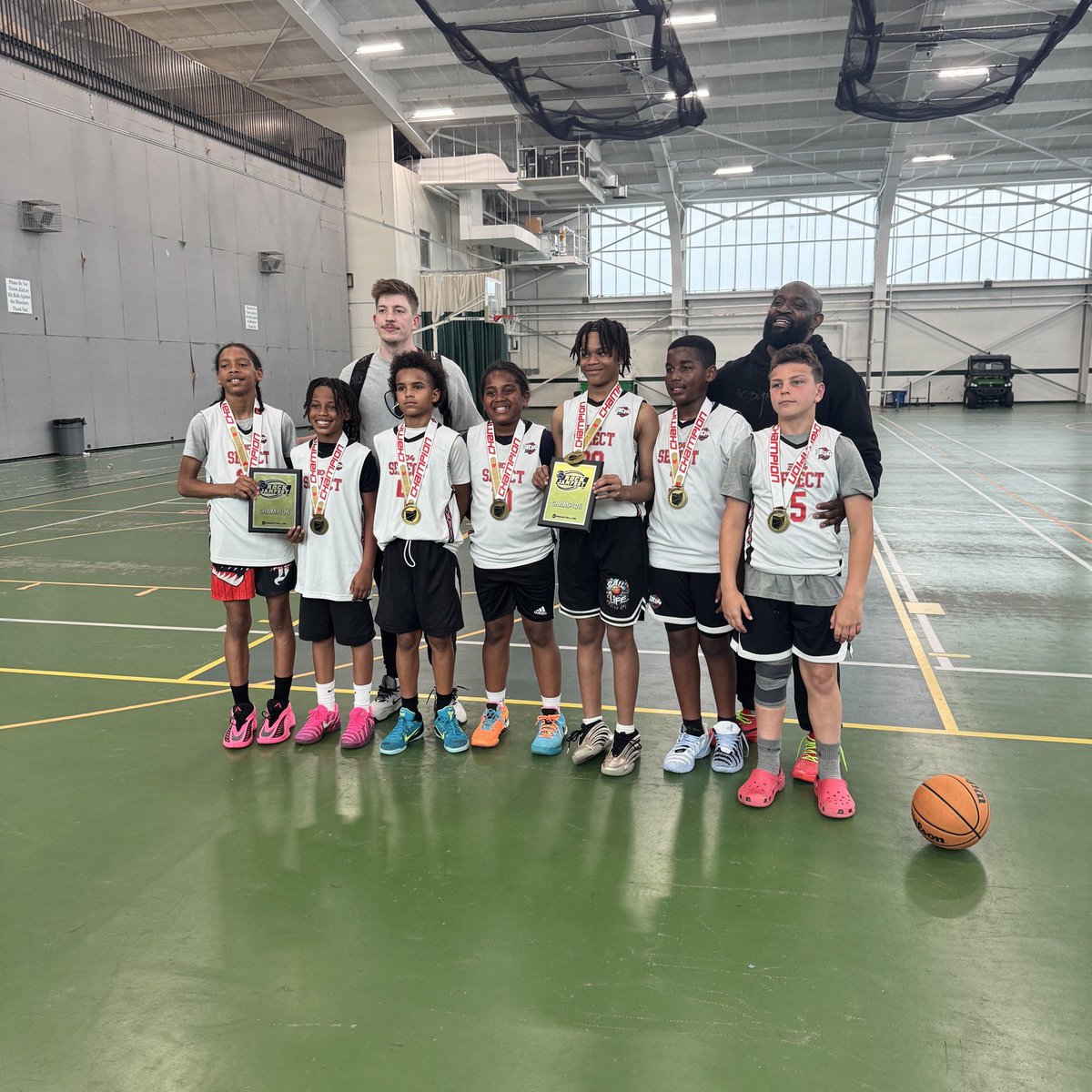 304SelectWV's tweet photo. CHAMPION X 2
9th Grade and 5th Grade went undefeated to win their respective championships‼️

9th 
MVP - @ReedBartlett10 #10
All tournament - @kannon_peasak #3

5th 
MVP - Asher Winfrey #0
All Tournament - Ji’Air Harris #27

Program went 16-6 #304select https://t.co/RVF32aUuHP