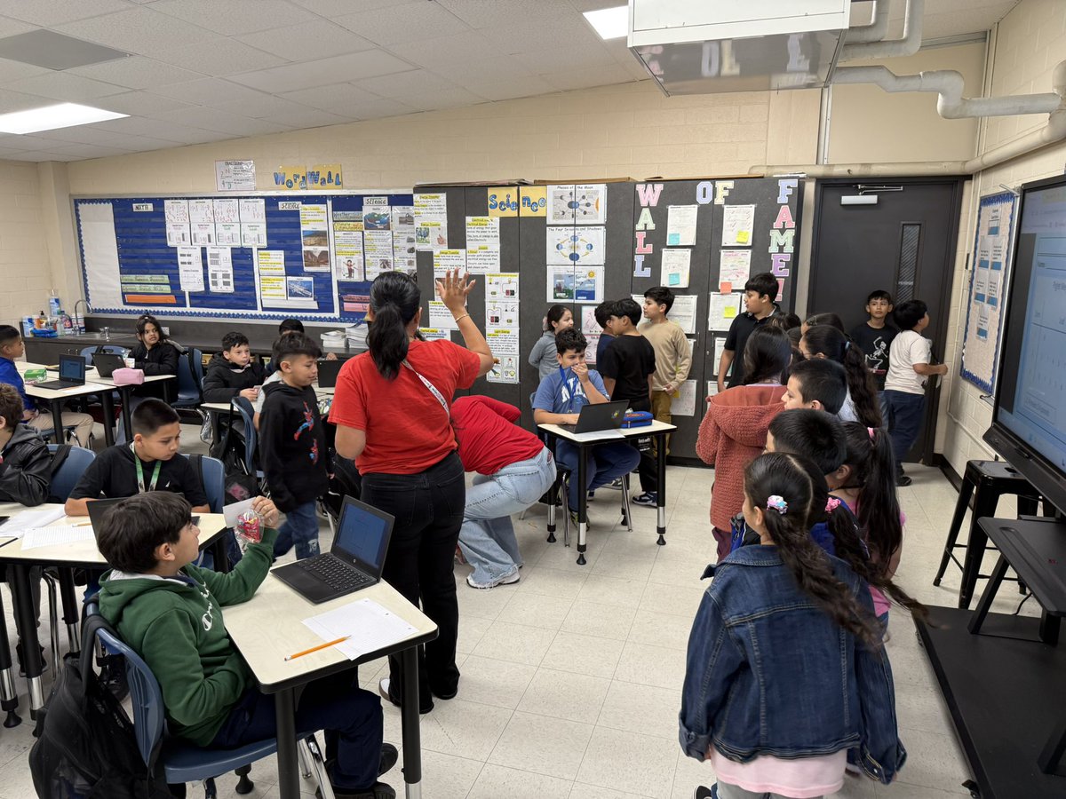cesarjare's tweet photo. Thanks to Ms. Dominguez and and Ms. Loredo, her student teacher for bringing baggies with goodies for my students before they take the 4th grade STAAR TEST.
We really appreciate it!🎉🎉
@ms_dominguez613 @msloredo
@GoodmanES_AISD https://t.co/4qhDzqye2k