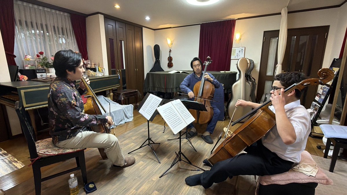 tomofumi_cello's tweet photo. デュポール読聴会vol.4は明後日4/29！昨日までの国際古楽コンクール山梨の公演やリハの間も空き時間にスライド作りをしていました♪
ベートーヴェンのソナタの運指を「デュポール風で考えたら…？」というifシリーズも今回すこし公開します。
まだお席ご用意できます！ぜひ！→https://t.co/btmqweQYeh https://t.co/W0WI4aft31