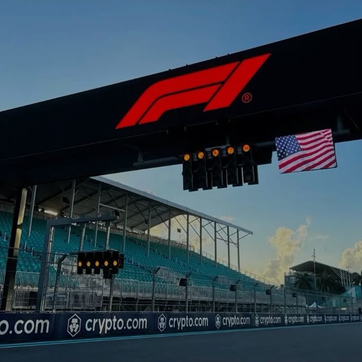 voltarapida_f1's tweet photo. 🇺🇸GRANDE PREMIO DE MIAMI

⏰ Horários da Formula 1 no fim de semana:

Sexta-feira (01/05): TL1, às 13h00
Sexta-feira (01/05): Sprint Quali, às 17h30
Sábado (02/05): Sprint Race, às 13h00
Sábado (02/05): Classificação, às 17h00
Domingo (03/05): Corrida, às 17h00 https://t.co/RHNDcvKu1Z