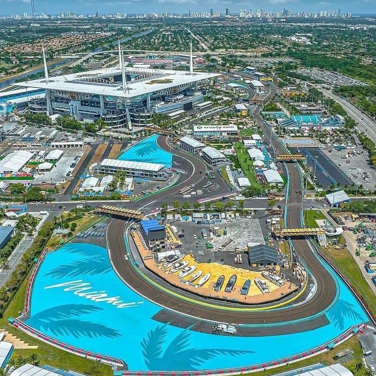 🇺🇸GRANDE PREMIO DE MIAMI

⏰ Horários da Formula 1 no fim de semana:

Sexta-feira (01/05): TL1, às 13h00
Sexta-feira (01/05): Sprint Quali, às 17h30
Sábado (02/05): Sprint Race, às 13h00
Sábado (02/05): Classificação, às 17h00
Domingo (03/05): Corrida, às 17h00