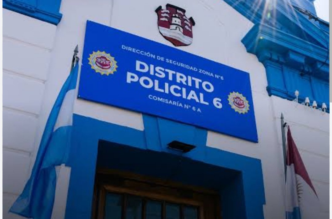 leoguevara80's tweet image. #Cordoba investigan un caso grave ocurrido dentro de la comisaria de barrio General Paz con un joven de 19 años que pelea por su vida tras quedar detenido por policias y aparecer ahorcado con un buzo en el cuello. Movil @radiomitrecba.