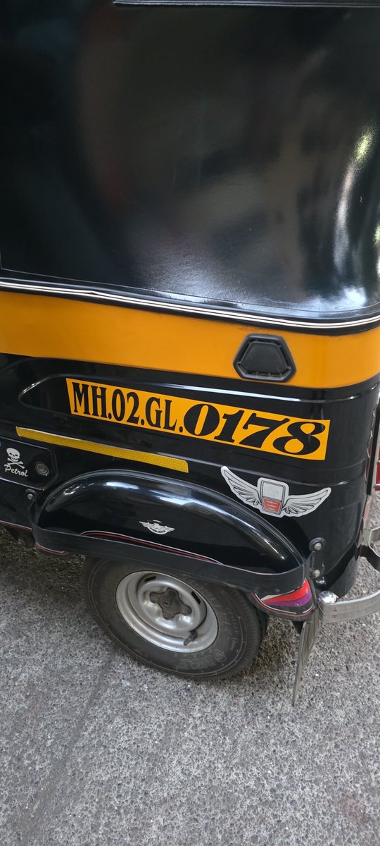 bawee23's tweet photo. @MumbaiPolice its a hassle to get ricks from rammandir at this time. Can we pls have some cops handle this situation. Daily nuisance @CPMumbaiPolice https://t.co/t8I9iOBi6z