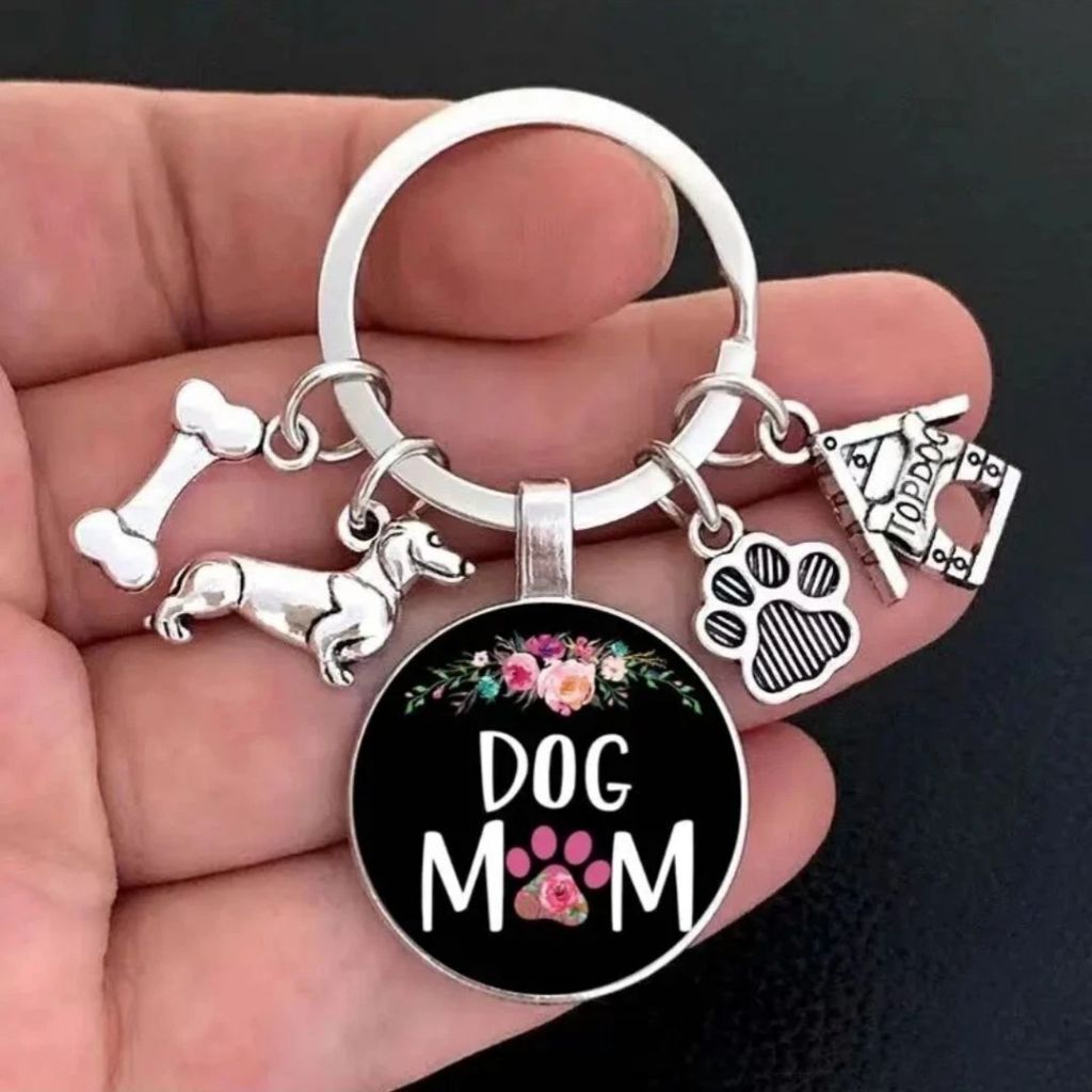 CM_Hearts's tweet image. This Dog Mommy Keychain is the perfect accessory for pet lovers, featuring a floral design with charms of a Dachshund, a bone, and a paw. ebay.us/m/g3SMYl #ebay #shopping #ATSocialMedia #UKGiftHour #Tweetuk #giftideas #giftsforher #UKHashtags #SocialMedia #shoppingonlineo