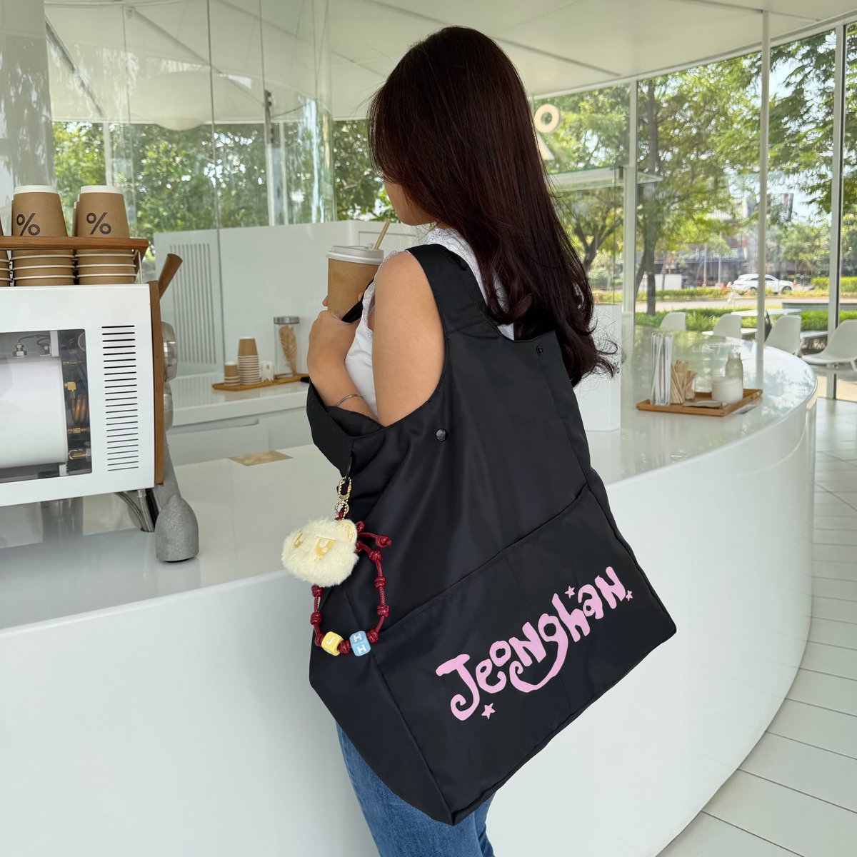 jajanbarengmj's tweet photo. terlihat ada yg berbeda dari catalog sebelumnya gaak? 🤣🤏🏻 https://t.co/ZPQYN8M31o
