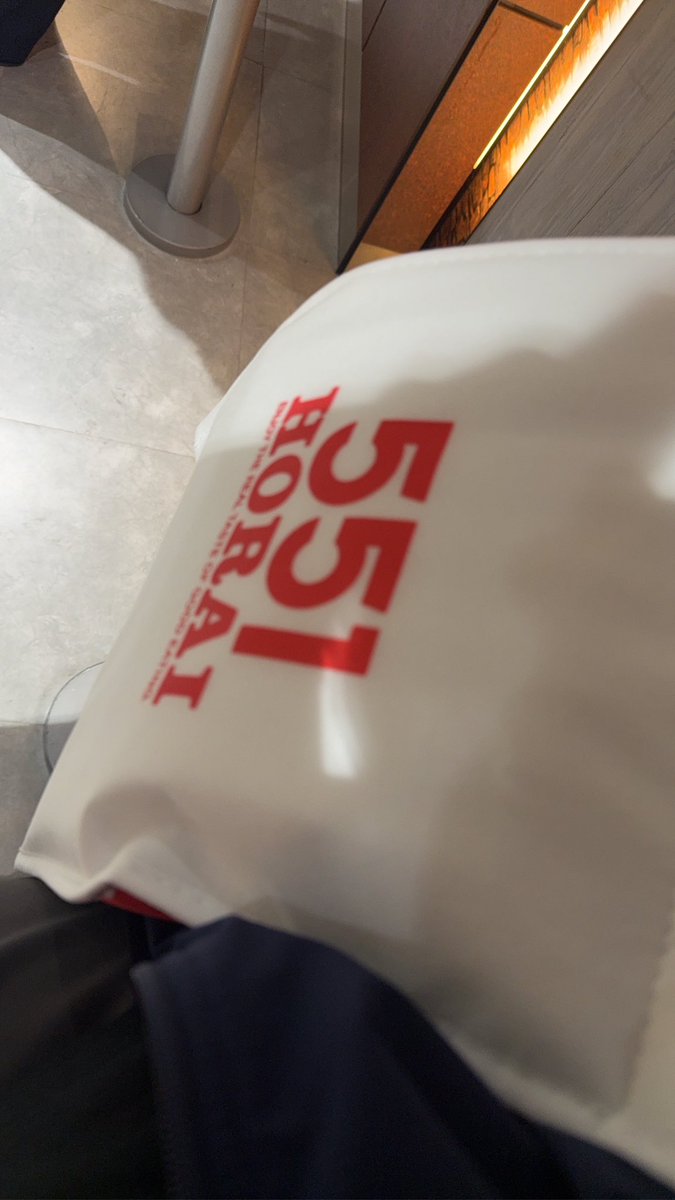 無事に帰宅です！
りくろーおじさんのチーズケーキも551も頼まれた分買えました♡
スーツケースの半分はりくおじです笑
次はみんなとどこで会えるのかなぁ？
早く会いたいすぎてロスえぐい
やけん温泉の人達のレポ待っとるけん！