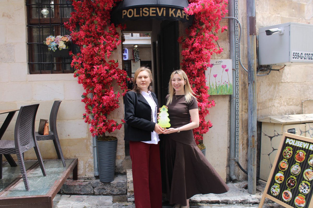 Gagiad's tweet photo. Gaziantep Genç İş İnsanları Derneği (GAGİAD) Kadınlar Kurulu Başkanımız Ayten Kara ve Kadınlar Kurulu Üyelerimiz Gaziantep İl Emniyet Müdürü Sayın Celal Özcan'ın eşi Sayın Selma Özcan Hanımefendiyi ziyaret etti. https://t.co/NtJQnGQBJG