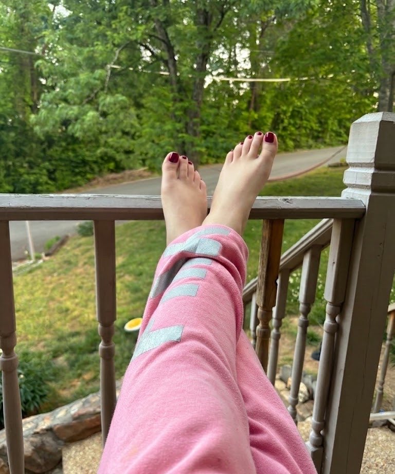 godesskateXx's tweet photo. who’s ready to fund my day? 💰 

Findom humanatm https://t.co/F8tk41gpdU