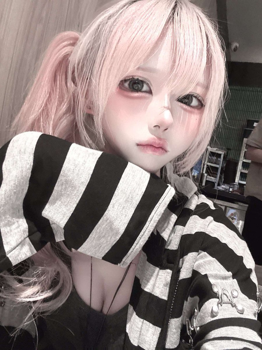 _u8hv's tweet photo. お顔だけでちんぽ死にそうになるくらい発情キマるのにﾞ…♡♡💢おっぱいで確実にちんぽ搾りにきてんのずるしゅぎ……っ♡💢🍼顔まんこママにばぶつきたくなりゅﾞ…っ♡💢🍼
ママの谷間ガン見しながら煮込んだ���らぶらぶせーし🖤コキ捨てるﾞ…ｯ♡💢💦💦地雷ママすっきぃﾞ~…っっ♡♡💢💢 https://t.co/QXWMEVucjG