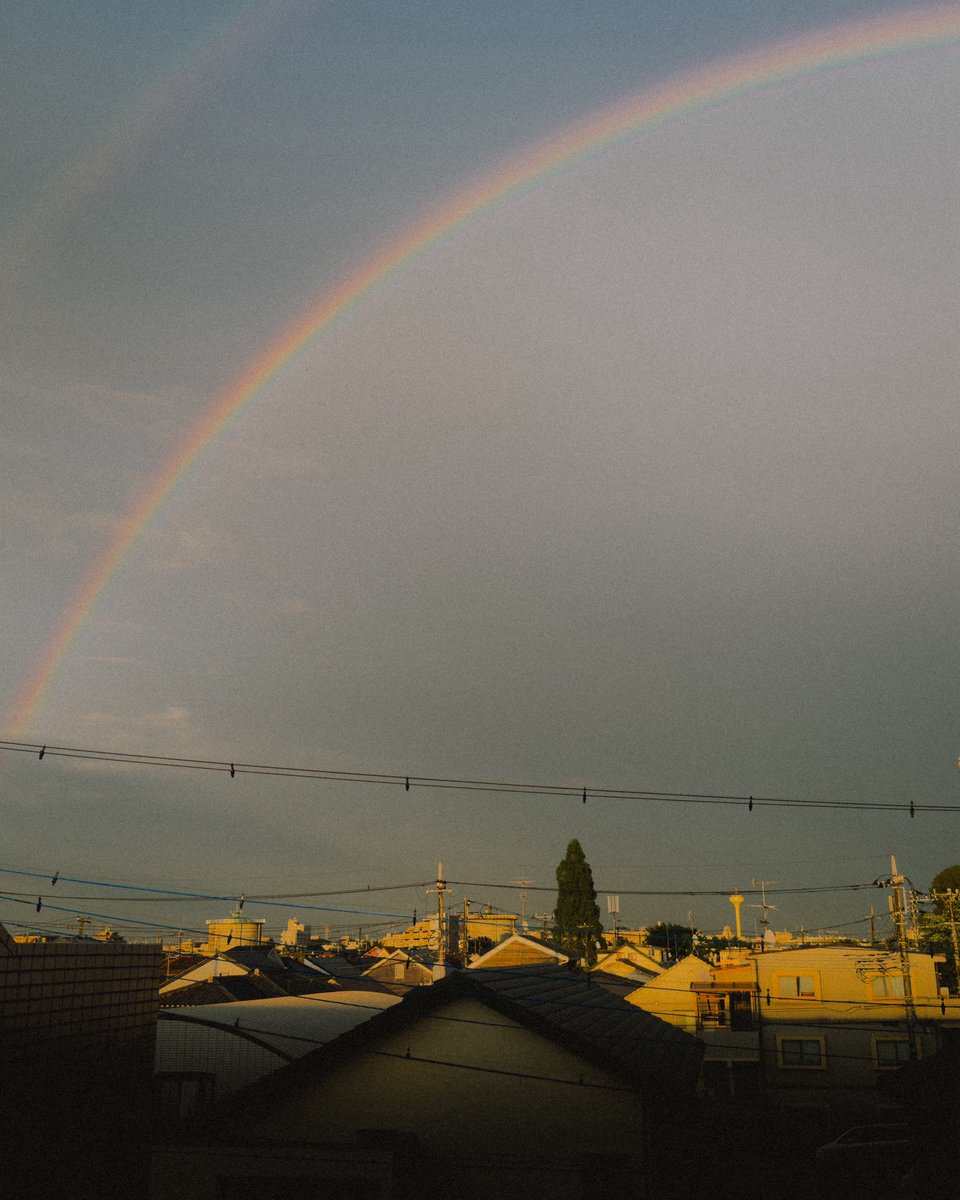 motoki_8strings's tweet image. 今日の虹綺麗でしたね🌈
こういうときに限ってカメラ持ってなかったのでiPhone RAW