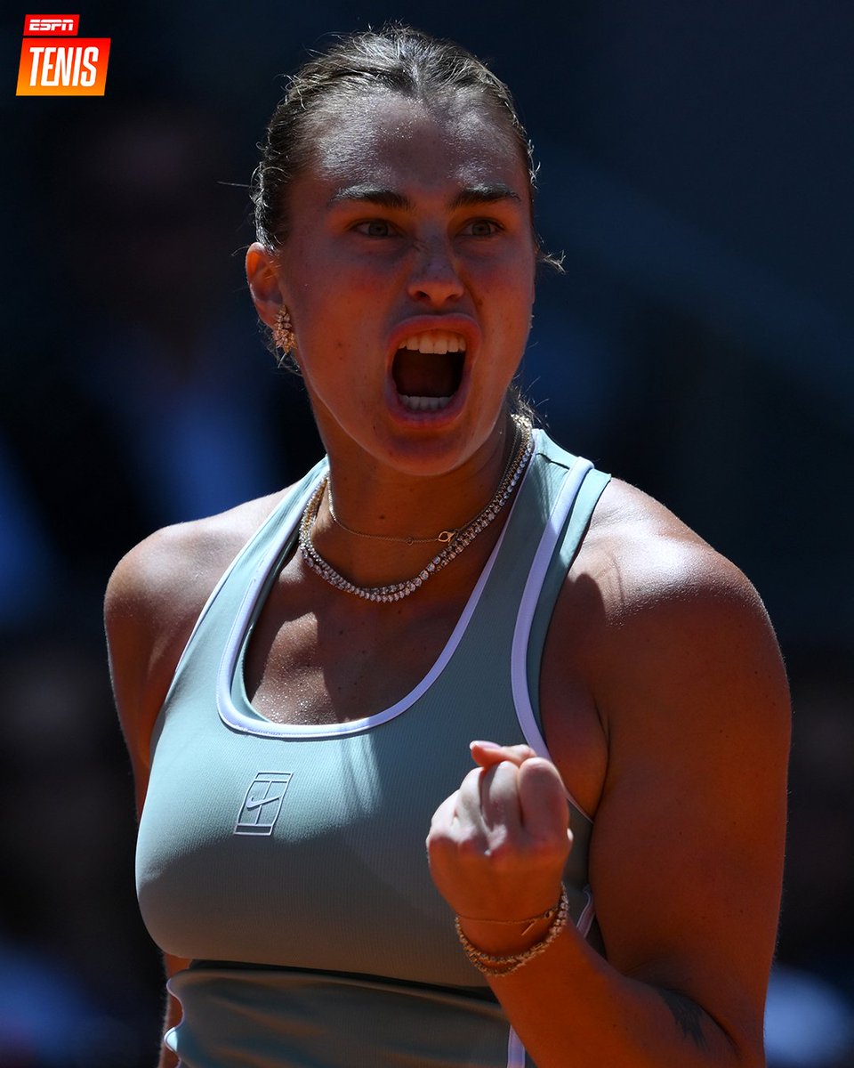 ESPNtenis's tweet image. 🥵 ¿Sufrir?, Sí. ¿Ganar? , ¡TAMBIÉN! 💪

🔥  Un verdadero partidazo nos regalaron Sabalenka y Osaka en los octavos de final de #Madrid: la balanza se inclinó a favor de la N°1 quien se llevó el match por 6-7 (1), 6-3 y 6-2.

🔝 Con Baptiste chorará en la próxima rueda.