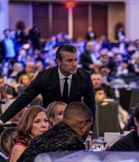 GodsAmericans's tweet image. ~ Our Secretary of War Pete Hegseth stood tall in the face of violence to protect those around him ~ True patriot and protector
~mgf~ #God #jesus #MAGA #GodBlessPresidentTrump #POTUS #GodBlessAmerica #usa #VoteRed #secretaryofwar #PeteHegseth