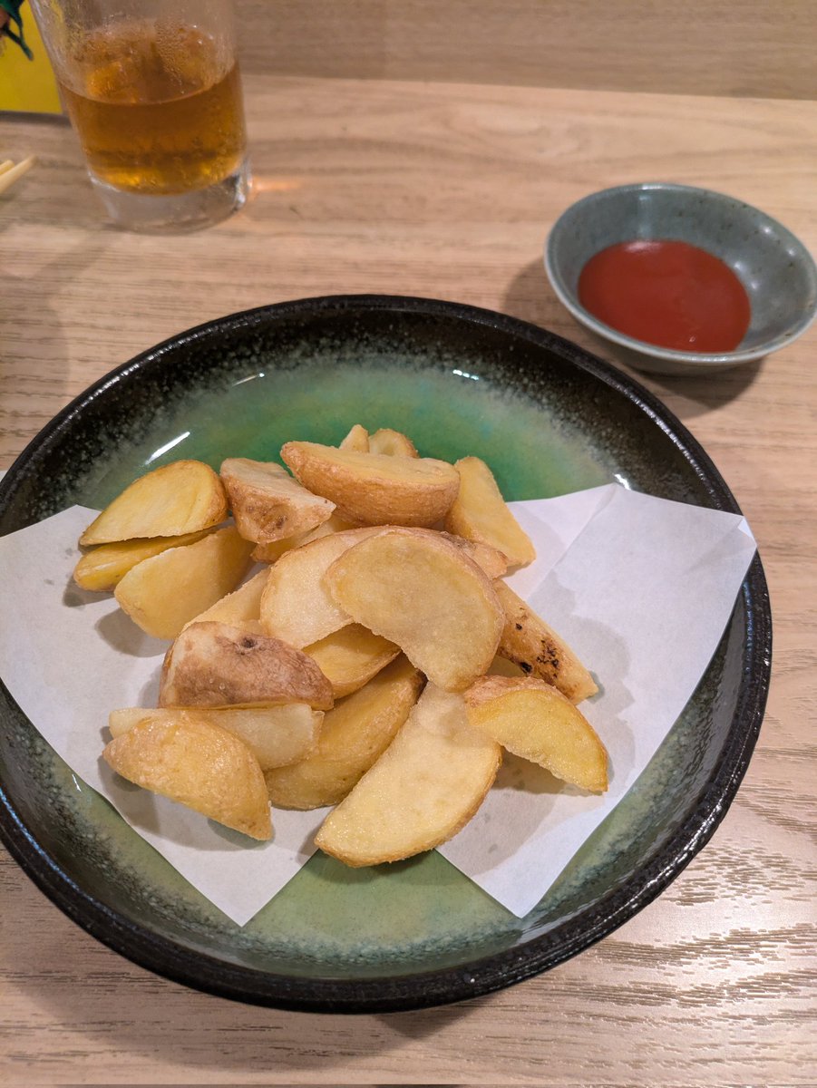 月２ディナーでまたまた四谷[ずん太゛]さんへ😊
[ご飯と味噌汁][豆腐サラダ][ハムカツ][おでん][フライドポテト]を頂きました😋
[おでん]しっかり出汁が染み込んでウマウマで👍️[ハムカツ]ホクホク感が👍️[豆腐サラダ]ゴマダレと豆腐のサッパリ感が👍️美味しかった😋ご馳走様でした☺️