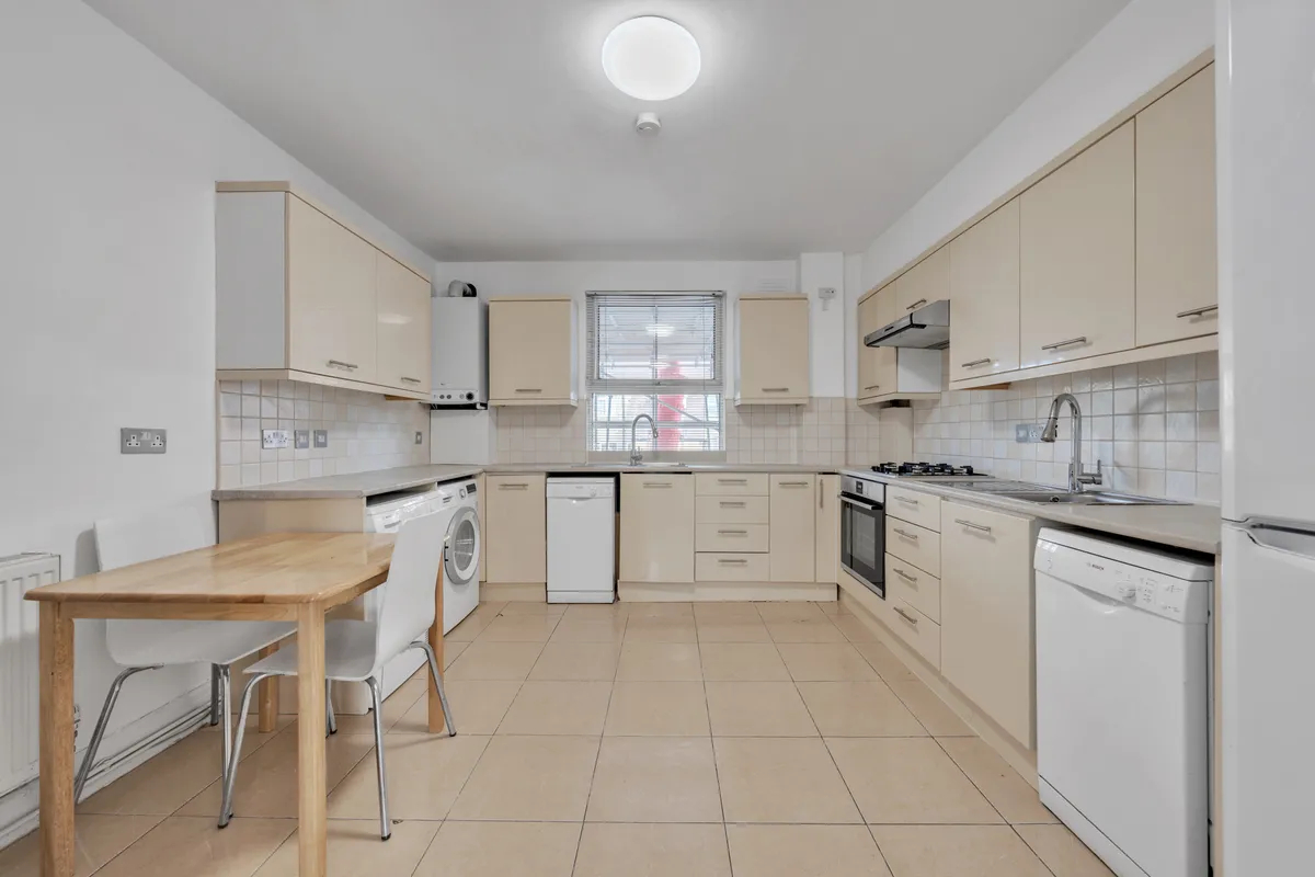 Home_Minders's tweet image. Bridge Lane, NW11
2-bed apartment available to rent now. Spacious reception, separate kitchen &amp;amp; communal gardens. Part furnished and well located close to Golders Green amenities &amp;amp; transport.  Contact us for more details. zoopla.co.uk/to-rent/detail…
#LondonRentals #PropertyManagement