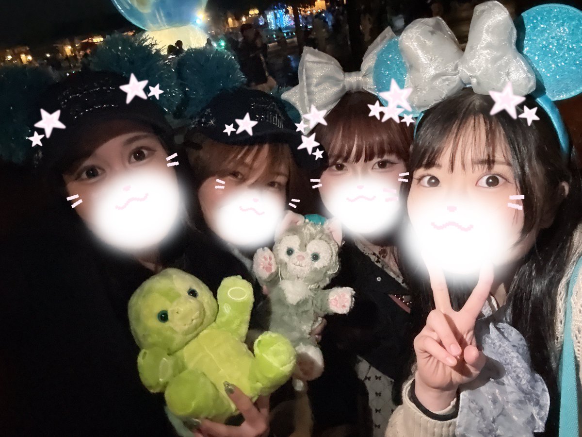 Haruna_social's tweet photo. 本日お休みでした😌🌟
なかよしディズニー組で
25周年のシーに行ってきたよ〜🌊✨
あいにくの雨だったけど楽しすぎた🩵

また絶対行こうね〜✊🏻✊🏻✊🏻

明日出勤で���❣
よろしくお願いします🌸 https://t.co/1V0Uji0zXu