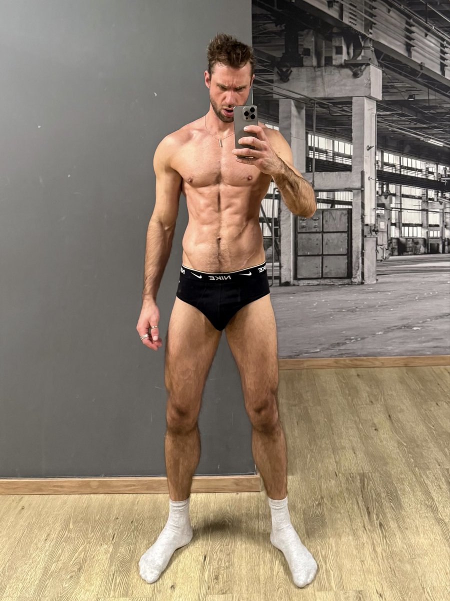 Aleksandr tweet media