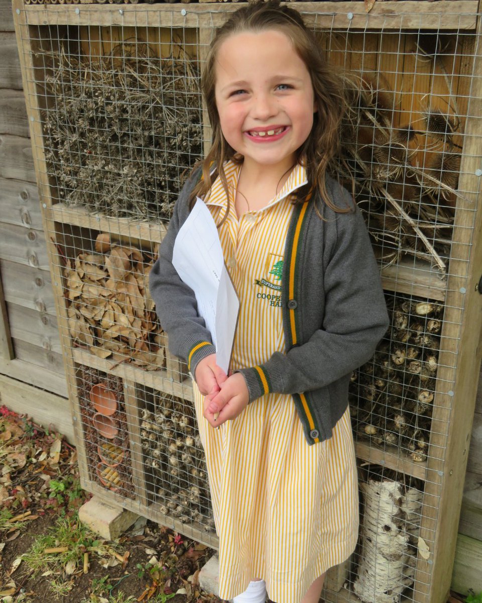 CoopersaleHSch's tweet image. Year 2 have kicked off the new term by exploring our school grounds with clipboards in hand, observing trees, wildlife, flowers, and the changing weather 🌿🐞🌸

ow.ly/qaFl50YQwJC

#CoopersaleHallSchool #StartofTerm #Epping #OakTreeSchools