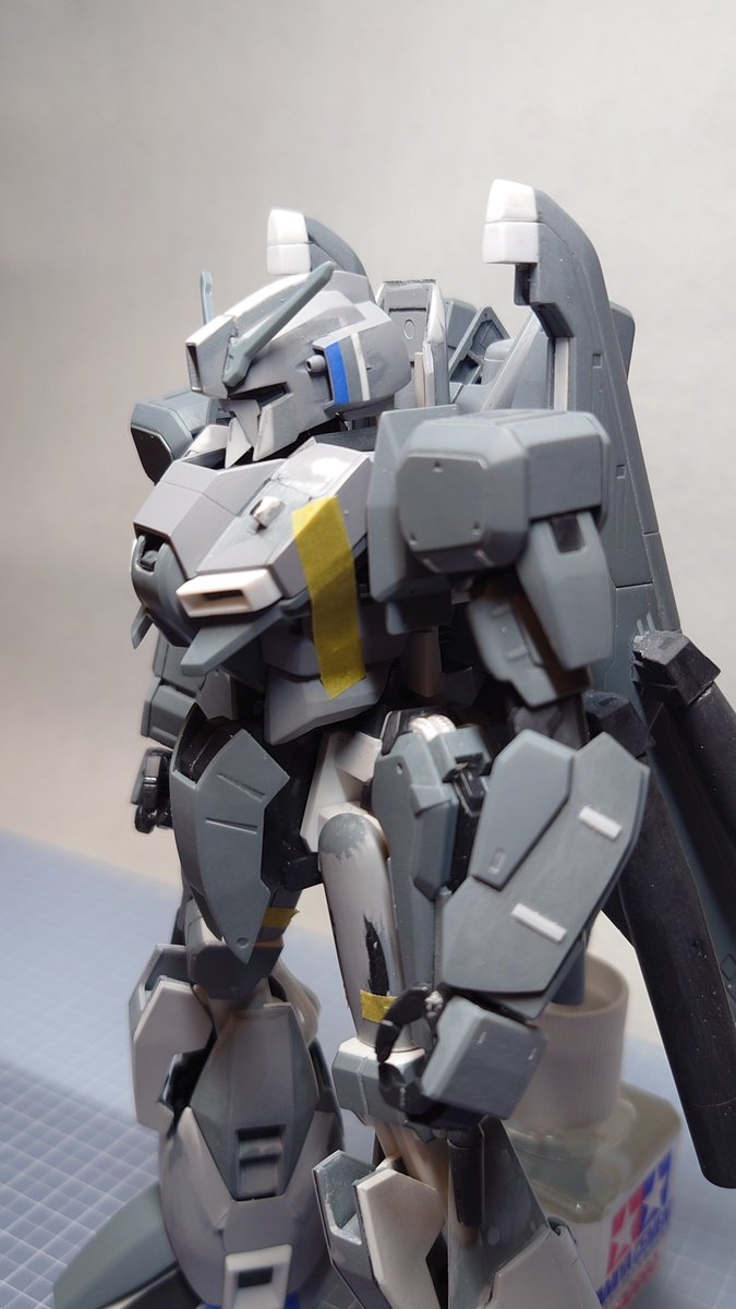 MG Z Plus
顔は前後延長、高さ縮め、あごはプラ板で作り直し
胸は貼って削って形状変更