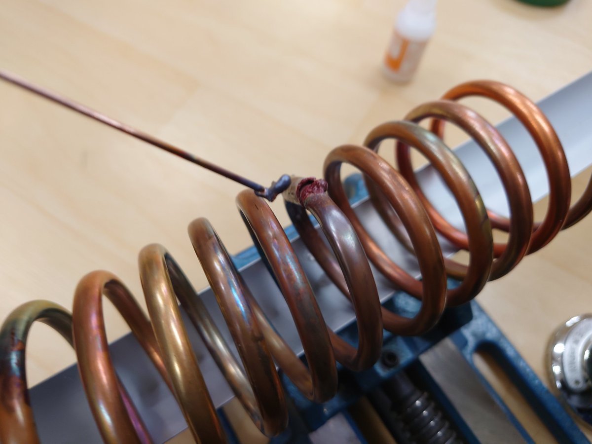 自作熱交換コイル。1メートルで作れる長さがたかが知れすぎているため