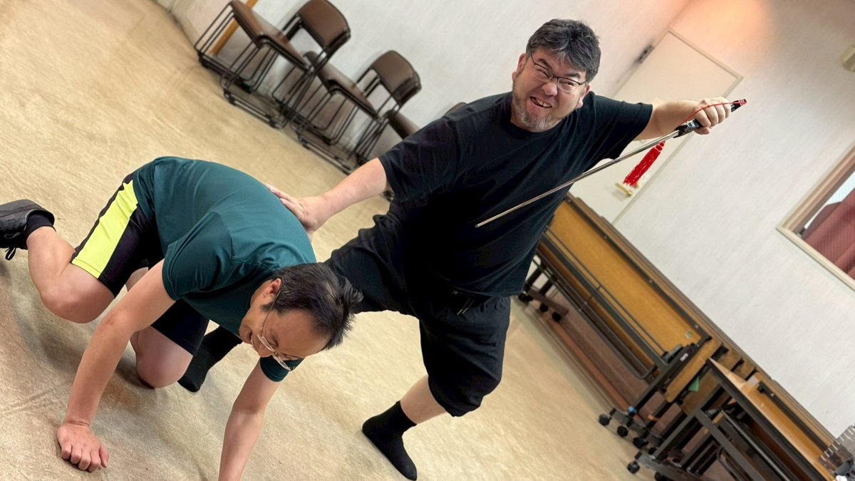 ほんで、今日(ほぼ)最後の１人のキャストであるhigeさんがきてくれました。
リアルのhigeさんは、僕の想像のhigeさんの何倍も面白かったです。
higeさんでるんす。ホットドッグリーダーのhigeさん出演です。