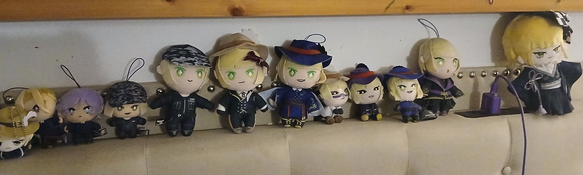 Lunaticc15's tweet image. I dont think ive ever shared all of it on here
#twsttwt #twistedwonderland #collection