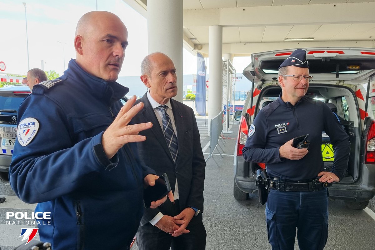 PoliceNat35's tweet photo. #Evènement | Samedi dernier les policiers rennais organisaient 1 journée de sécurité routière à destination des #motards et du public
Le préfet de Bretagne et d'Ille-et-Vilaine Franck Robine était présent pour soutenir l'opération et mettre en avant l'importance de la prévention https://t.co/IOXeYvyIJA