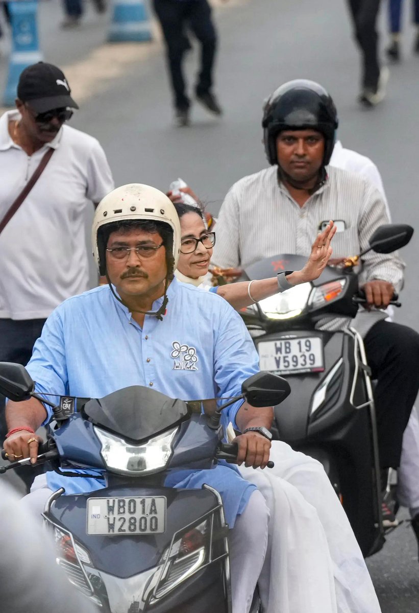 timesofindia's tweet image. #InPics | West Bengal Chief Minister and Trinamool Congress chief Mamata Banerjee rides pillion on a scooter during a roadshow amid the ongoing Assembly election campaign in Kolkata.

#MamataBanerjee #WestBengal #Kolkata #WBPolls #AssemblyElections #TMC #ElectionCampaign