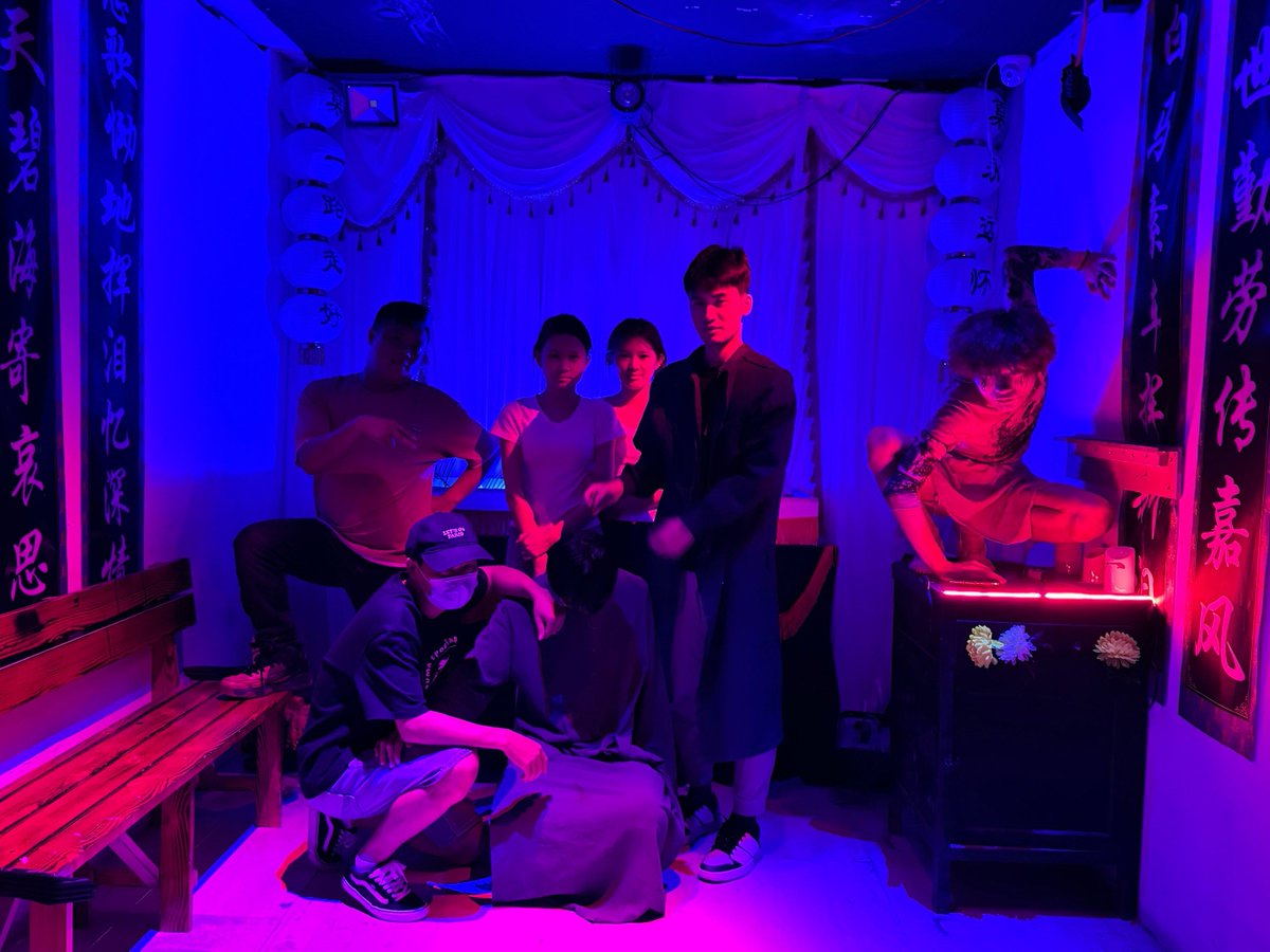 WirralBookstore's tweet image. " Unlock the mystery! Join our thrilling murder mystery dinner tonight—dress up, solve clues, and uncover the killer!  Who’s your prime suspect #MurderMystery #GameNight"