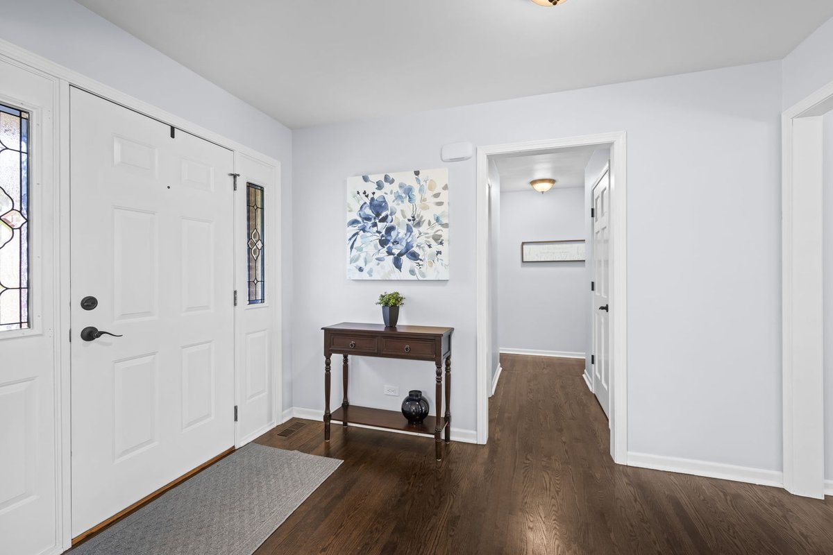 jenortman's tweet photo. 3551 Lakeview Drive, Algonquin, IL, 60102
4 bed | 3 bath 4071 Sq. Ft.
Active | 499000
https://t.co/zLyPHc5HLu
This impeccably maintained home blends thoughtful updates with a spacious, functional layout-perfect for both everyday living and entertaining. Step inside to find... https://t.co/lh6VK8awEu
