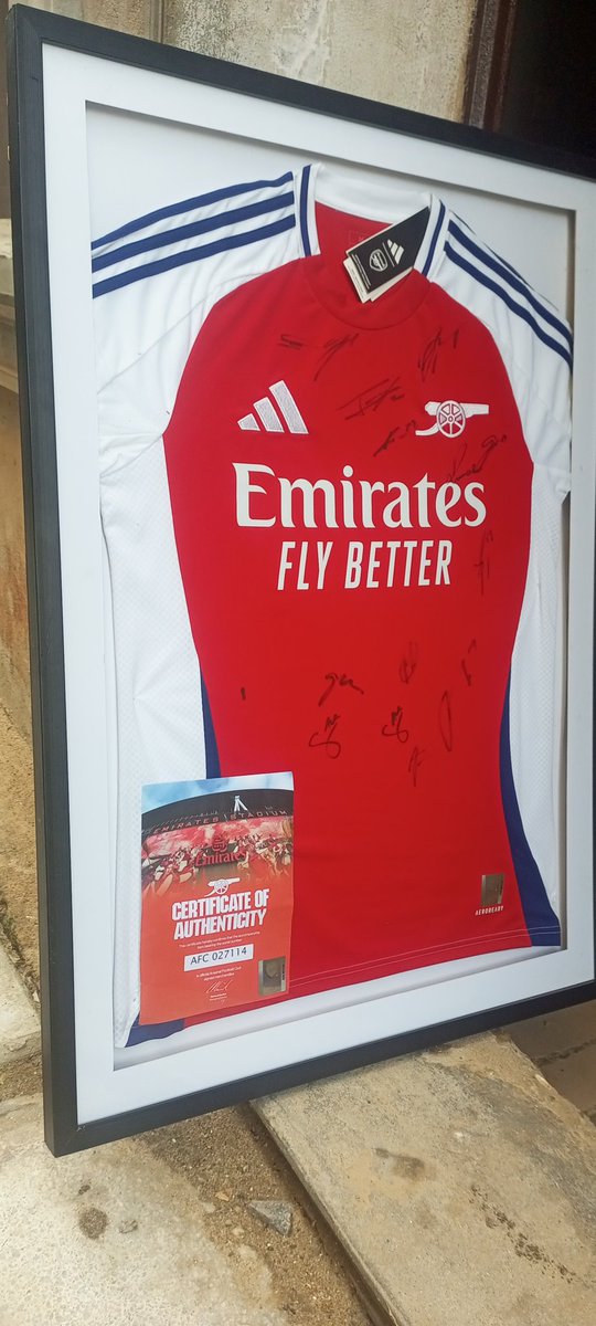 Solopencil1's tweet photo. Another day of posting until I find a buyer for this treasure!! A Squad-signed Arsenal jersey with a COA
Free delivery within Lagos!!
#arsenal #arsenalfannigeria #arsenaljersey https://t.co/5auJFfCkSQ