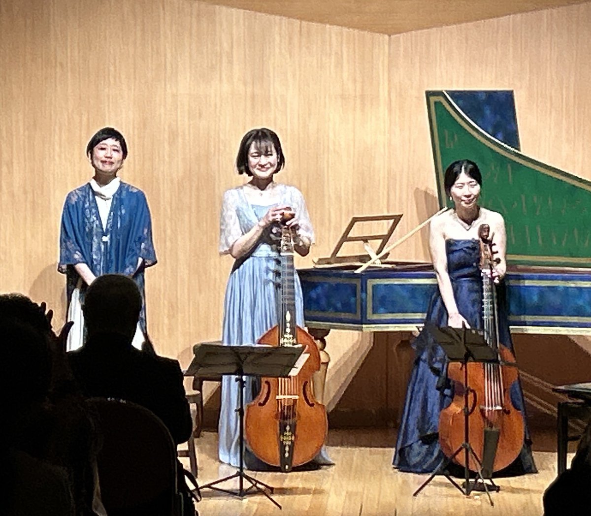 HashimotonoHide's tweet photo. 麻美さんで極上のVdgを聴かせて頂き癒されました
音から景色が浮かぶよう
倍音豊かな豊潤な響き
強音でも柔らかな音色
三人が見事に絡み合うEns
素晴らしい演奏をありがとうございました
(o*。_。)o https://t.co/EcG6ylAUuI