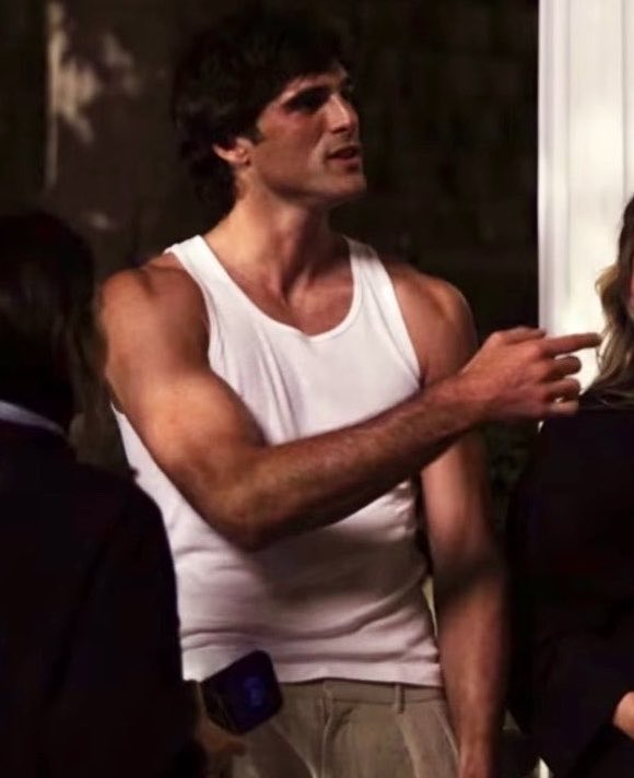 coquettelordi's tweet image. he’s so damn hairy #NEEDTHAT