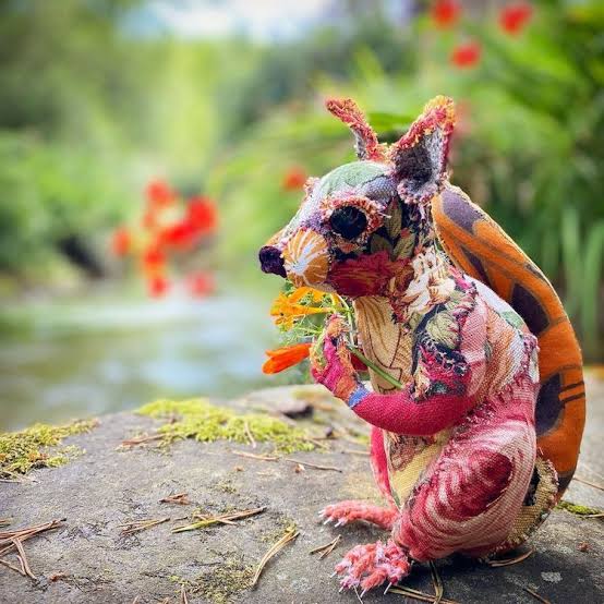 womensart1's tweet image. Bryony Rose Jennings, artist who creates whimsical animal sculptures from textile scraps #WomensArt