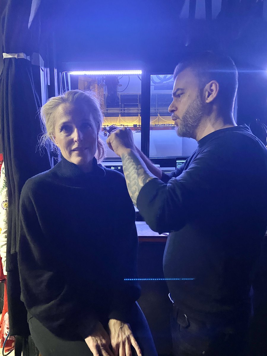 Gillian Anderson tweet media