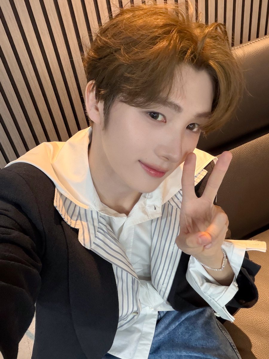 이제 미니 5집 시작이다!!
42들 달릴 준비됐습니까???
사실 아직 실감이 안 나긴 하지만
음방하고 이것저것 하나둘씩 시작하면 실감 날 듯!!
이번 활동도 잘 부탁하고
투어스는 42만 따라간다👣🌹🌙❤️🌠

#YOUNGJAE #영재
#TWS #투어스 #247WithUs