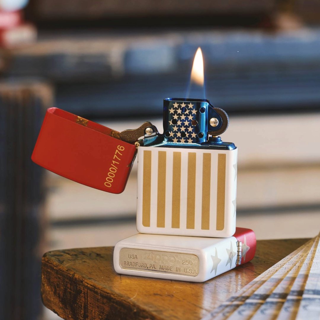 Zippo's tweet image. Limited Run. Unlimited Pride. 🇺🇸 Celebrate America’s 250th anniversary with this limited-edition colorway – available now while supplies last. 🔥

Claim yours now 👉 brnw.ch/21x1YmE

#Zippo #MadeInUSA #America250