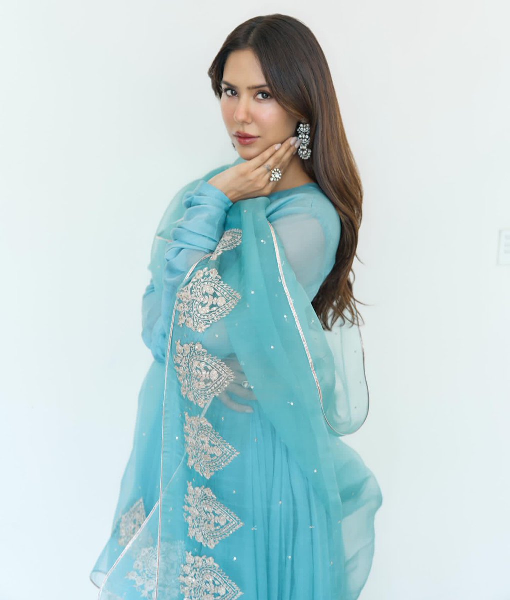 Weekendvibes_'s tweet image. Sonam Bajwa 🩵

#Sonam #SonamBajwa