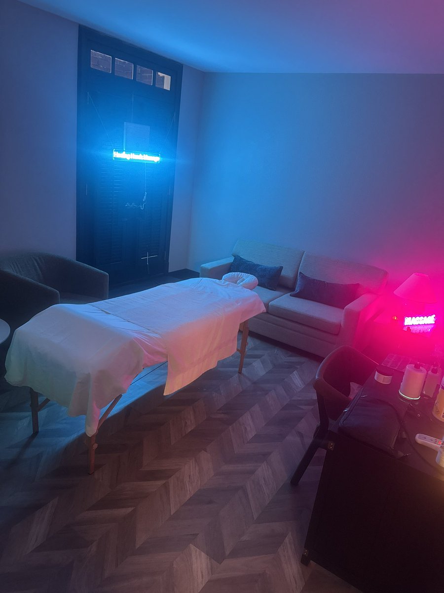 HealingHandsHtx's tweet image. #Birmingham I’m ready for you 💆🏽‍♂️ 
(Text 954-629-0332 to book) 

#birminghammassage #birminghammassagetherapist #massagebirmingham #birminghammassuese