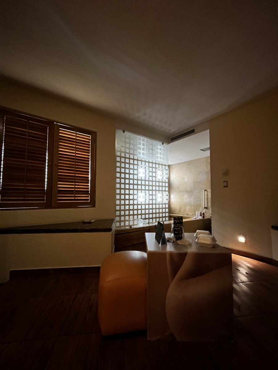 Alejandro y Caro tweet media