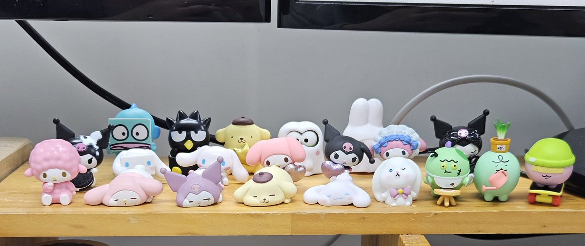 #TMI릴레이 

가챠 중독으로 사무실 탁자 꽉 채웠어요

 친구가 많이 없으므로 중복이어도 봐주십쇼....ㅎ
<a href="/2d_dong/">🐱WON🐱</a>
<a href="/Mindeok_BJD/">장민덕</a>
<a href="/Doll_Wyoun/">위운❤️‍🩹</a>