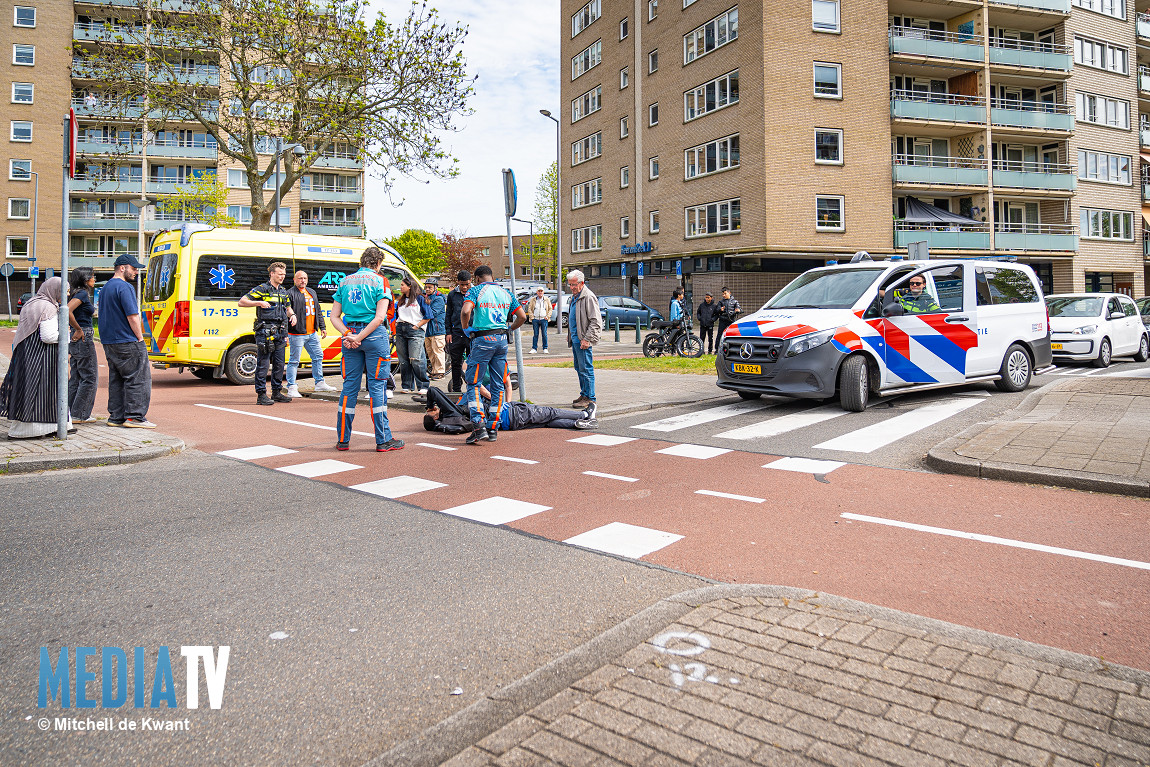 Jongen op step geraakt door automobilist in Rotterdam