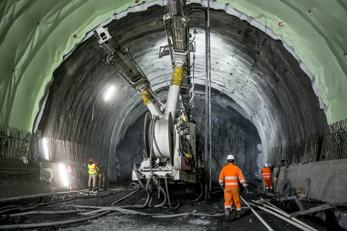 mitgov_it's tweet image. Terzo Valico dei Giovi: abbattuto l'ultimo diaframma delle gallerie di interconnessione a Novi Ligure, un passo decisivo per la nuova linea ad alta capacità Genova-Milano. La soddisfazione del Ministro Salvini. Per saperne di più, mit.gov.it/comunicazione/…
#PNRR #Infrastrutture