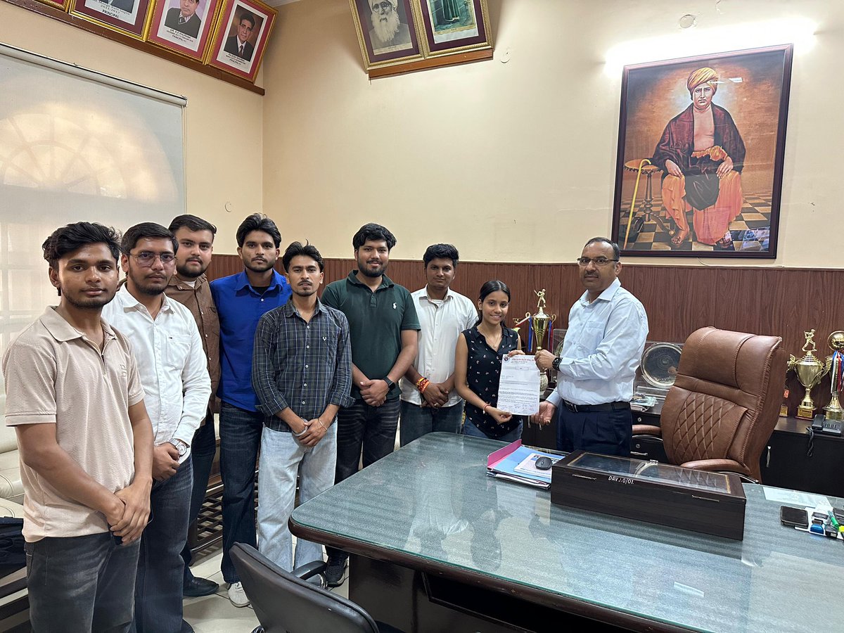 HaryanaAbvp's tweet photo. अखिल भारतीय विद्यार्थी परिषद अंबाला इकाई द्वारा अंबाला शहर के प्रमुख महाविद्यालयों में छात्रसंघ चुनाव बहाली को लेकर हरियाणा सरकार के माननीय शिक्षा मंत्री के नाम ज्ञापन सौंपा गया।
#HaryanaAbvp #AbvpAmbala #ABVP4Students #StudentsElection https://t.co/XT6xBuA6mn