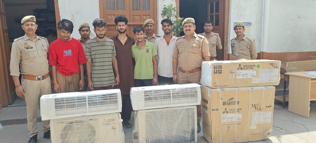 in24livenews's tweet image. लखनऊ ब्रेकिंग - हजरतगंज पुलिस ने चोरी के मामले में बड़ी कार्रवाई की है।  

पुलिस ने 5 शातिर चोरों को गिरफ्तार कर लिया है।  

गिरोह ने एसी गोदाम का ताला तोड़कर लाखों का माल पार किया था। 
 
हजरतगंज पुलिस ने 24 घंटे के अंदर ही चोरी का खुलासा कर माल बरामद किया।

#Lucknow #Crime