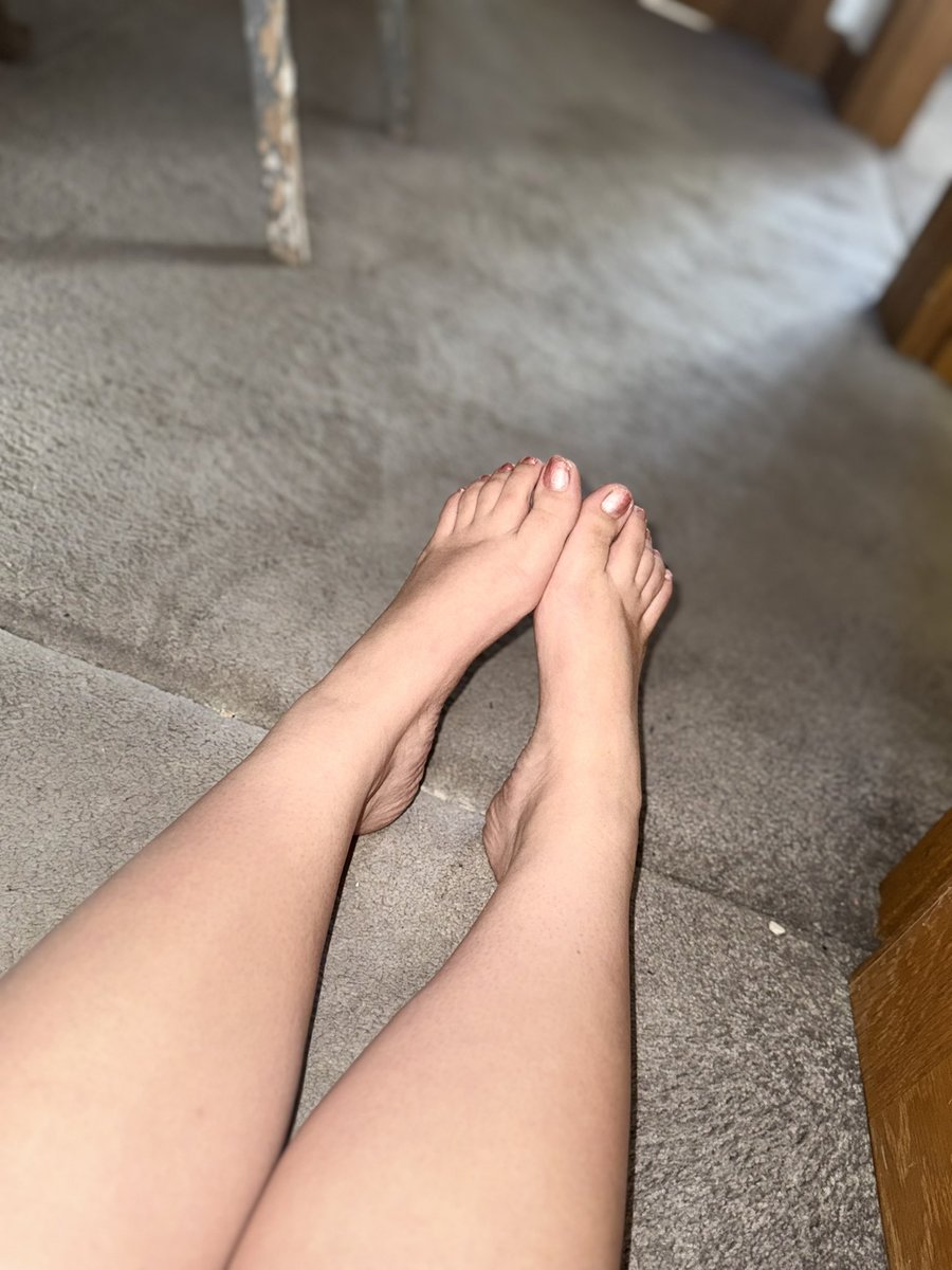 MissKM99's tweet image. New to twitter 
Come and obey and worship my feet you dirty boys 👅 #feet #findom #worship #footfetısh #soles #feetlover #barefeet #feetworshi̇p #feetfetısh #toes