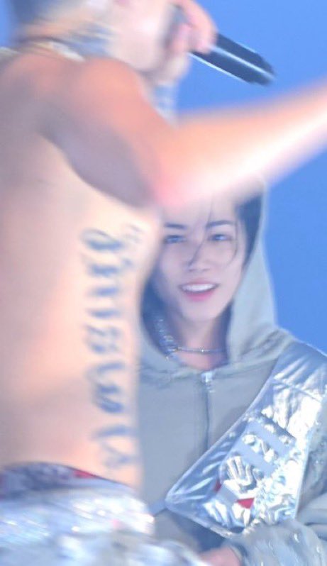 고아봉고차 tweet media