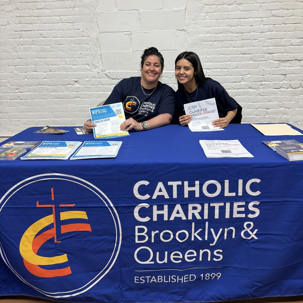 CathCharitiesBQ's tweet image. This Saturday, #CCBQ partnered w/ local organizations for a vibrant Día de los Niños celebration at El Mercadito in #SunsetPark, #Brooklyn. 🌞The event highlighted children, families &amp;amp; the importance of literacy. 📚🌟

#CCBQCares #BetheSolution #DiaDeLosNinos #CommunityStrong